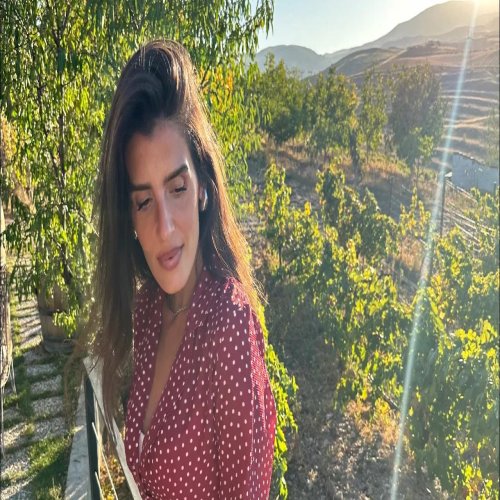 Yaprak Çamlıca - Kalbinde Kim Var
