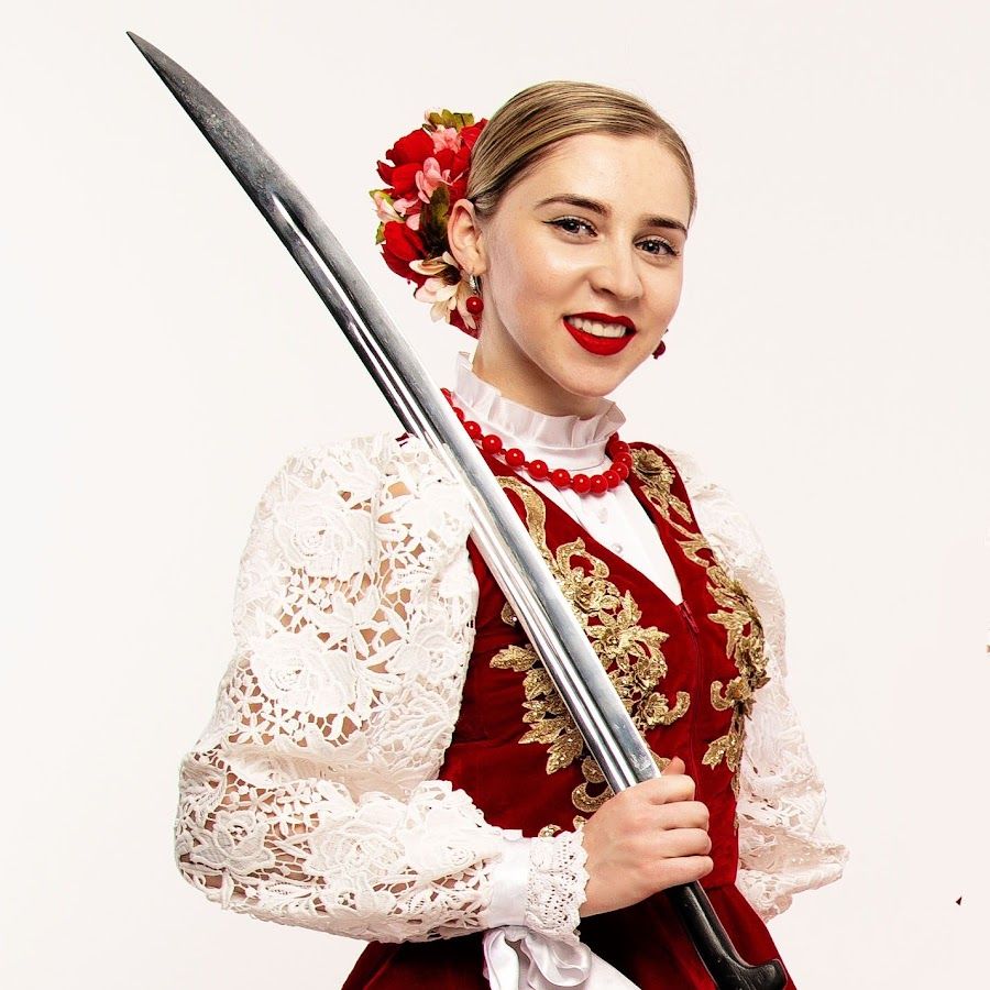Алёна Островская